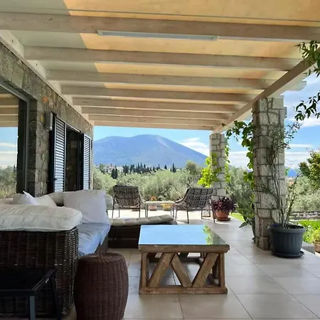 House Sleeps 6 With Private Pool